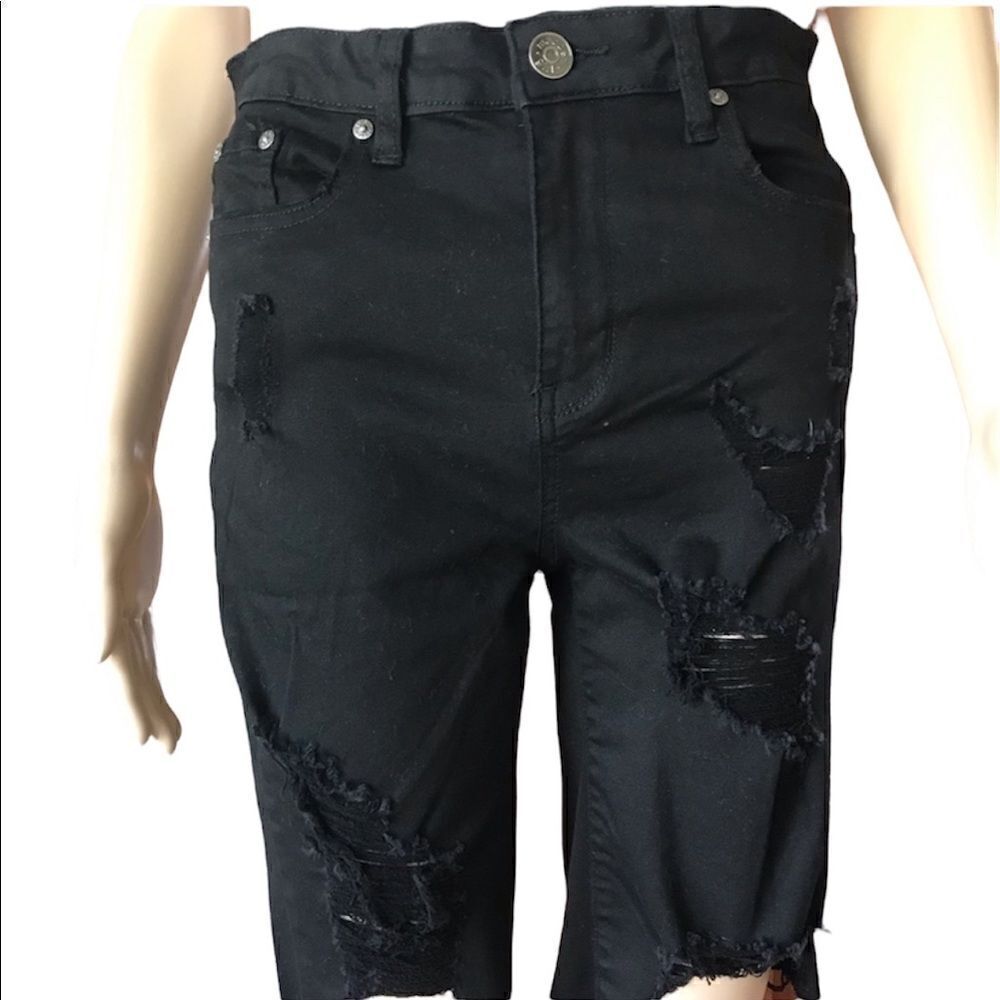 MADDEN Girl Bermuda shorts black distressed size 29